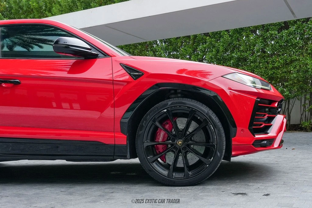 2019 Lamborghini Urus - Image 11 of 12