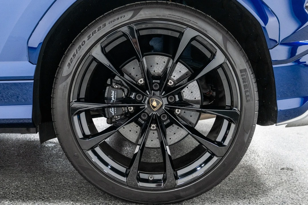 2019 Lamborghini Urus - Image 10 of 21