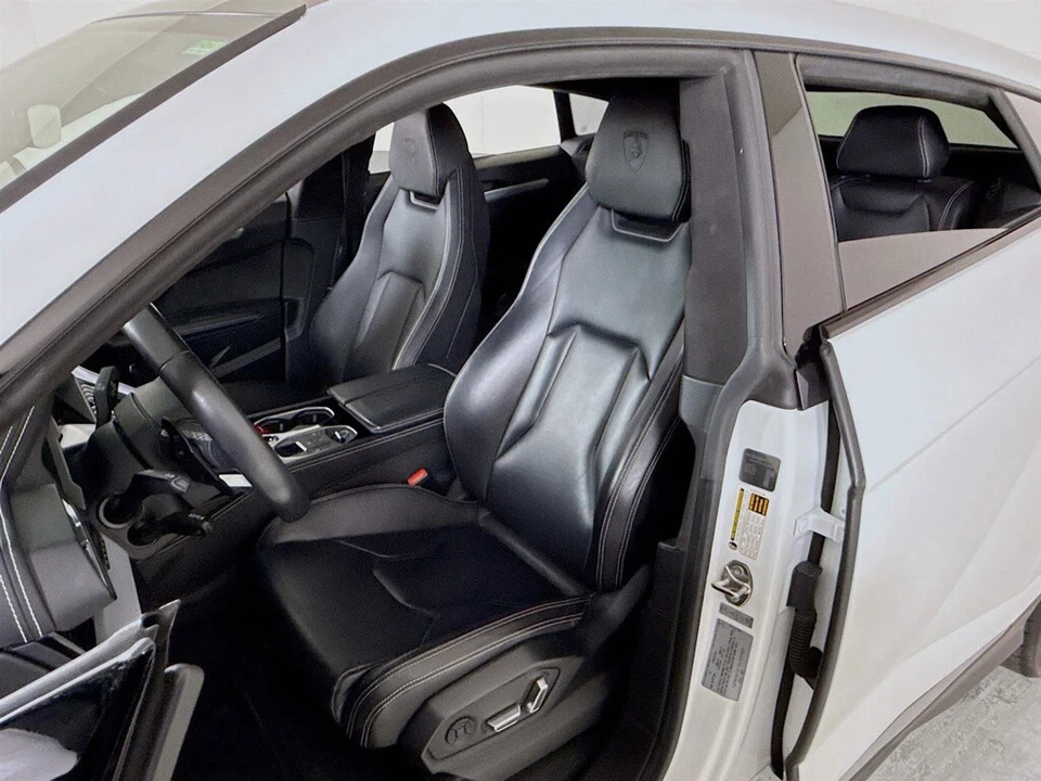 2019 Lamborghini Urus - Image 11 of 12