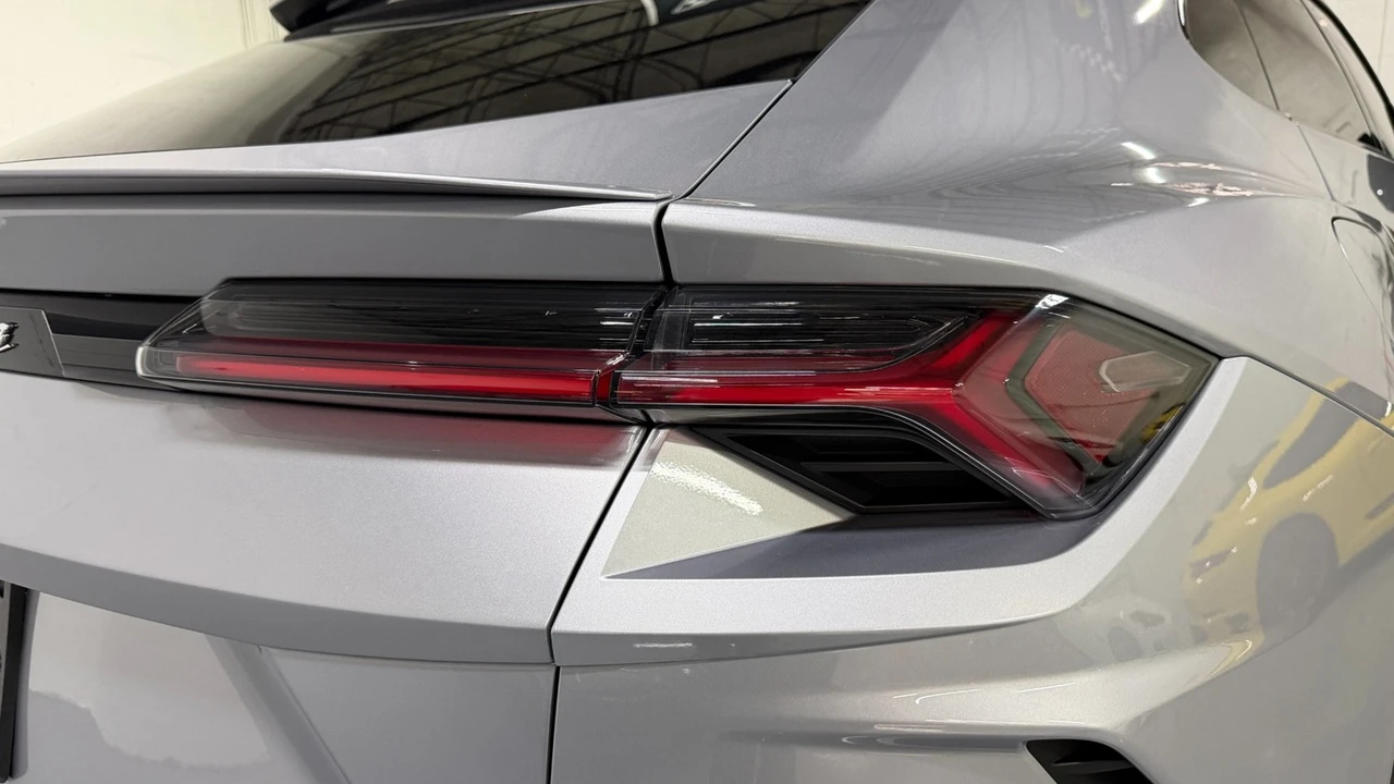 2019 Lamborghini Urus - Image 12 of 21