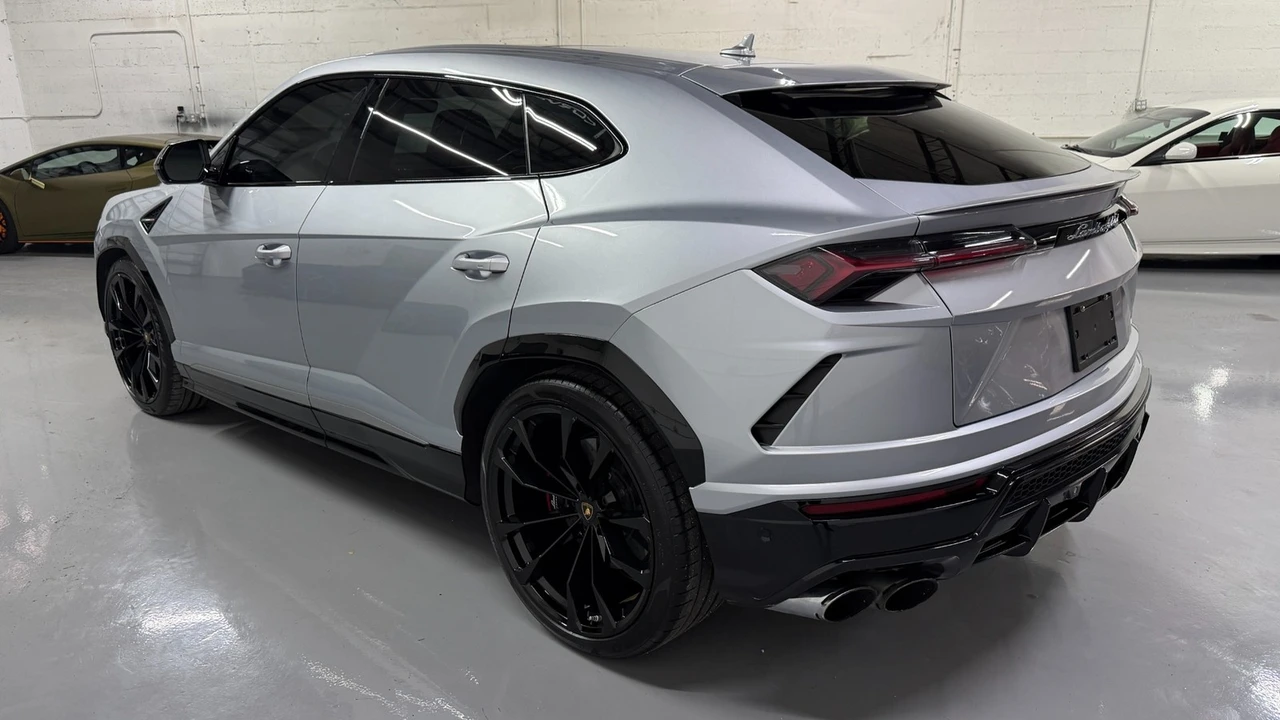 2019 Lamborghini Urus - Image 17 of 21