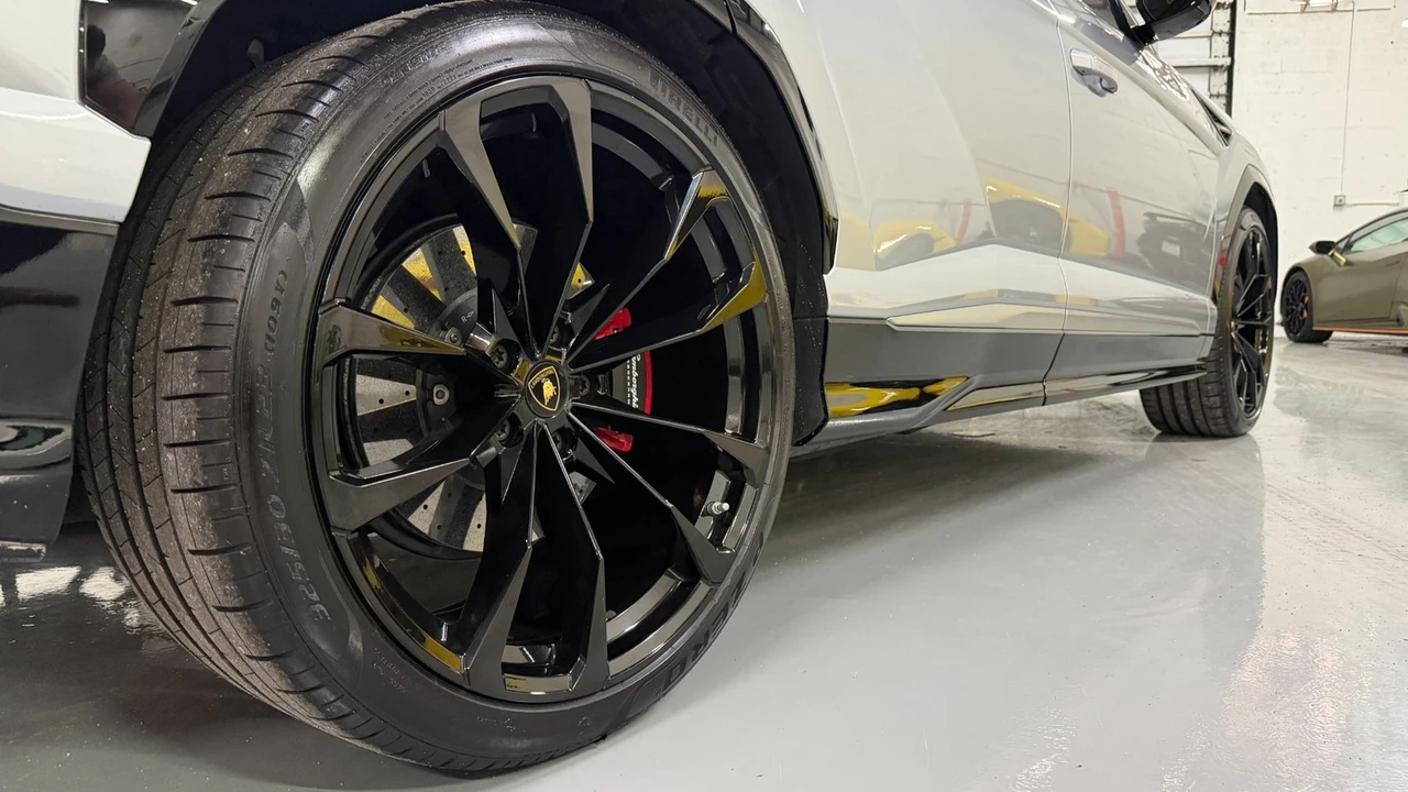 2019 Lamborghini Urus - Image 9 of 21