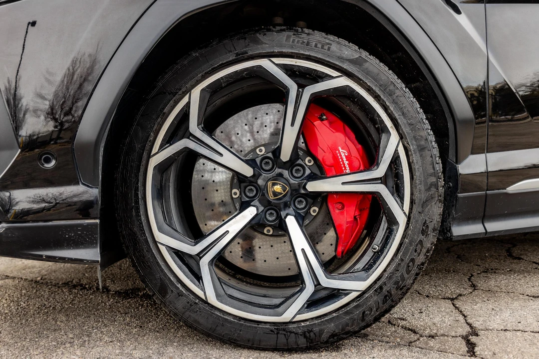 2019 Lamborghini Urus - Image 28 of 31