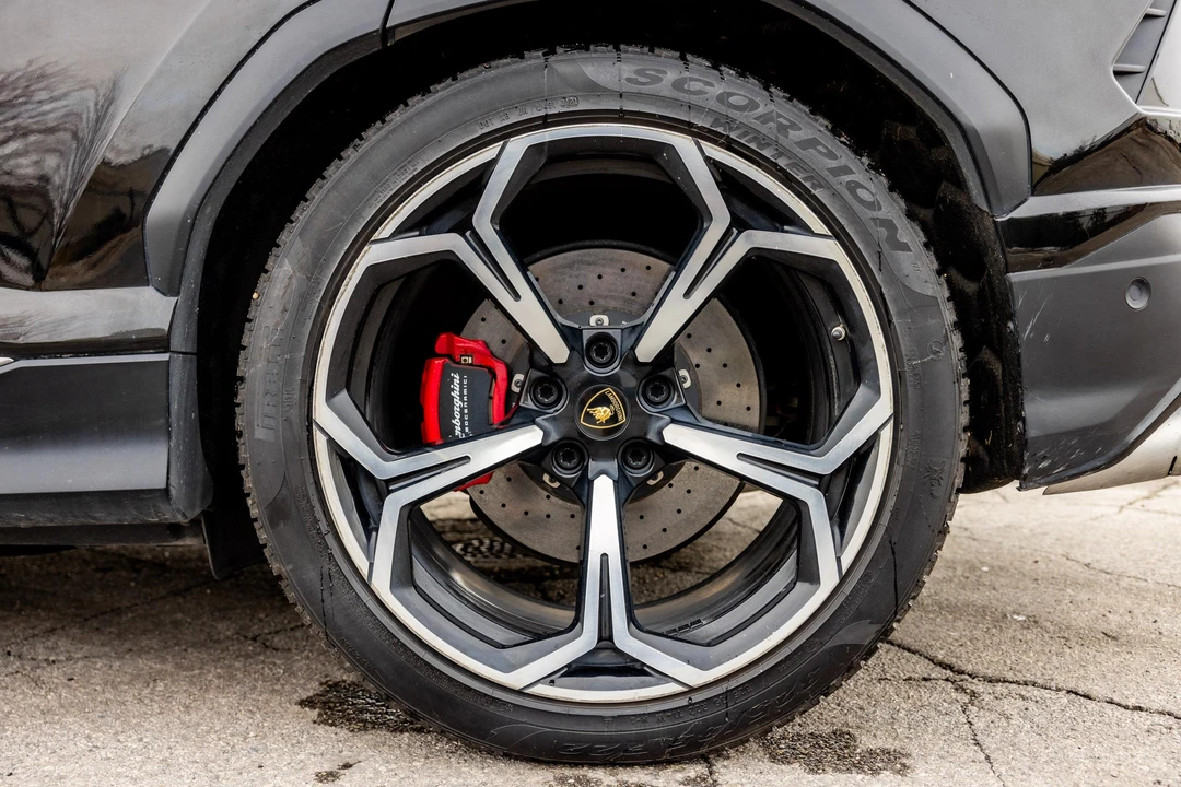 2019 Lamborghini Urus - Image 29 of 31