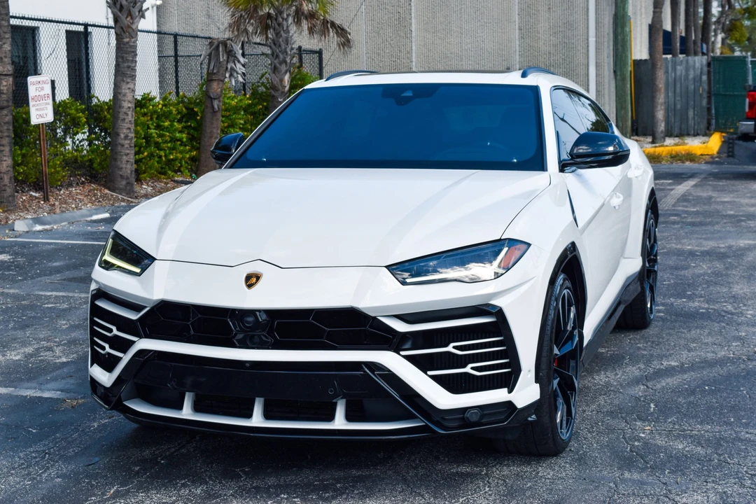 2019 Lamborghini Urus - Image 2 of 31