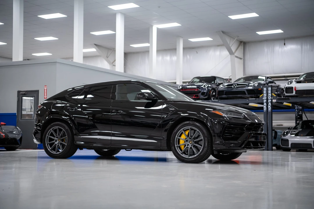 2019 Lamborghini Urus - Image 2 of 31