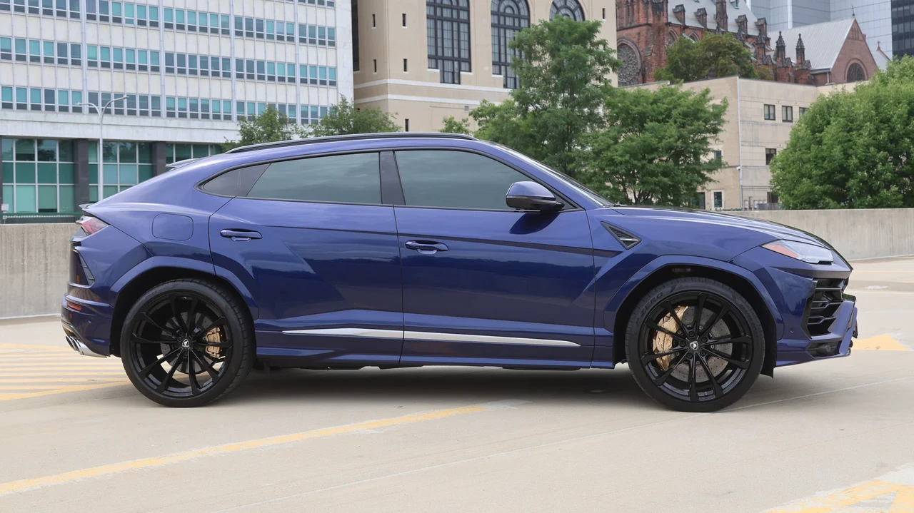 2019 Lamborghini Urus - Image 12 of 31