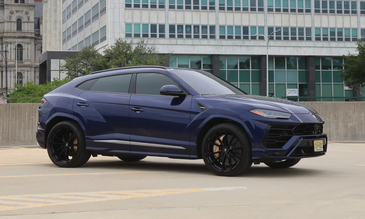 2019 Lamborghini Urus - Image 2 of 31