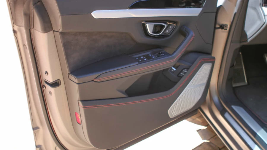 2019 Lamborghini Urus - Image 10 of 31