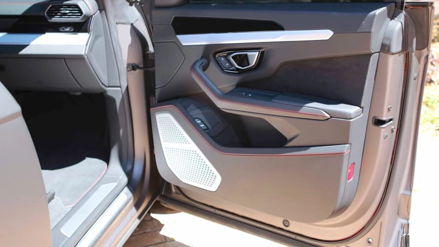 2019 Lamborghini Urus - Image 16 of 31