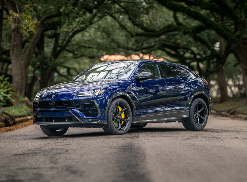 2019 Lamborghini Urus - Image 2 of 31