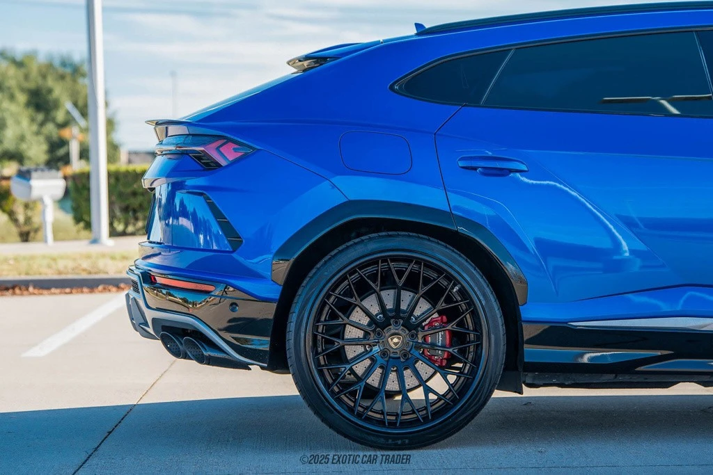 2019 Lamborghini Urus - Image 10 of 12