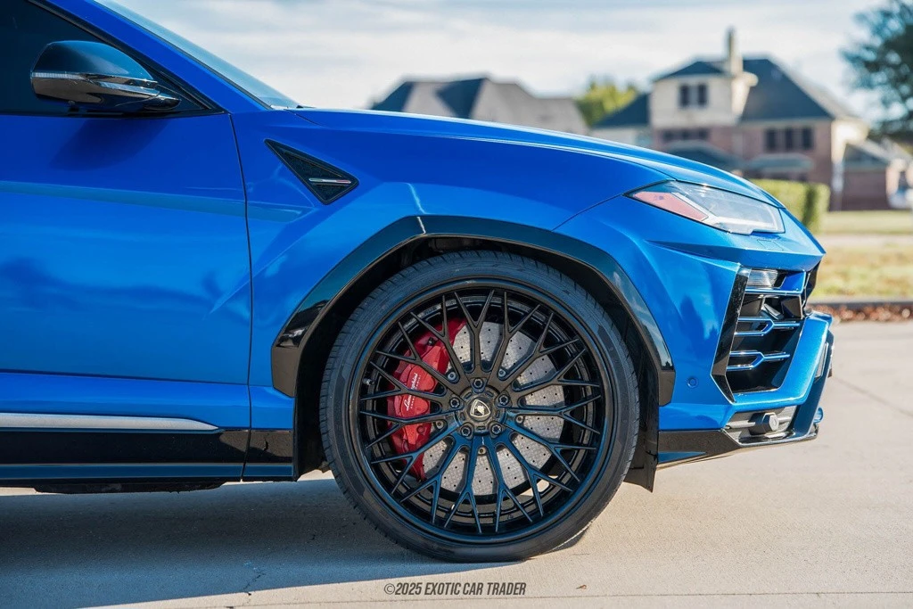 2019 Lamborghini Urus - Image 11 of 12