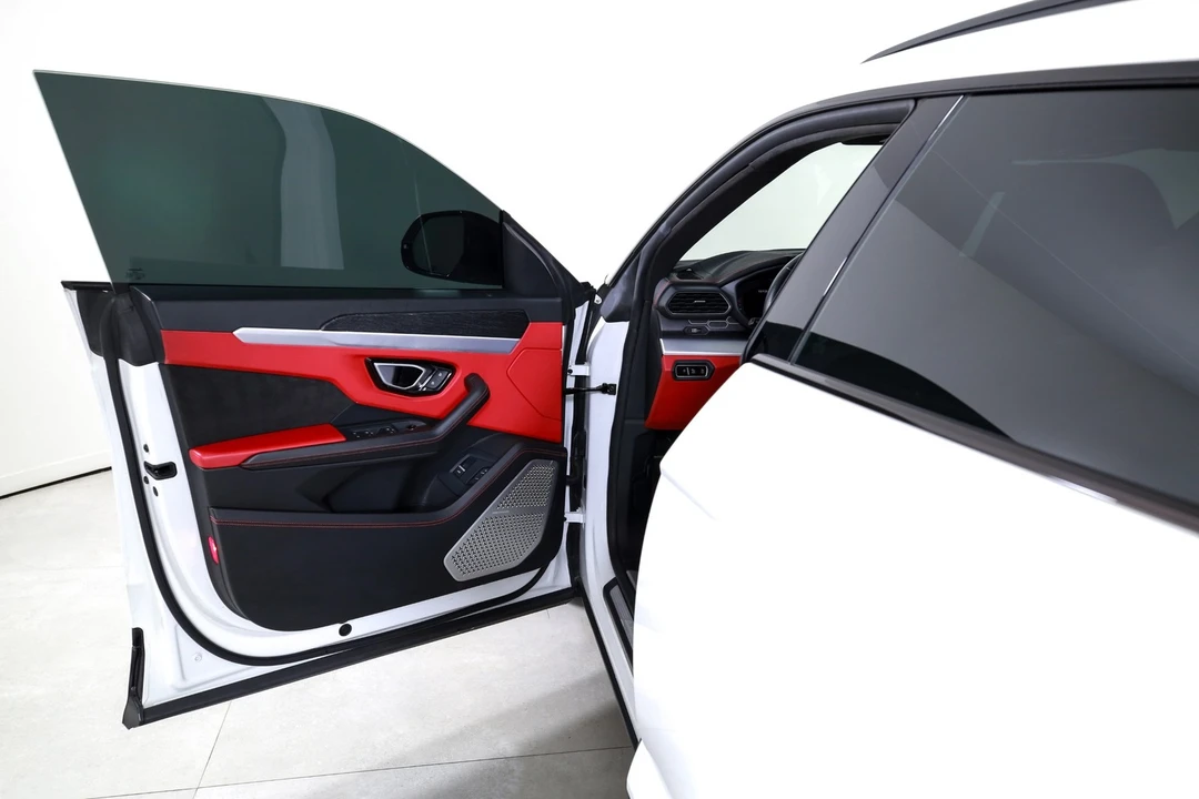 2019 Lamborghini Urus - Image 10 of 12