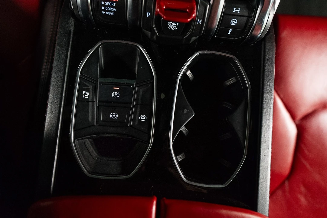 2019 Lamborghini Urus - Image 27 of 31