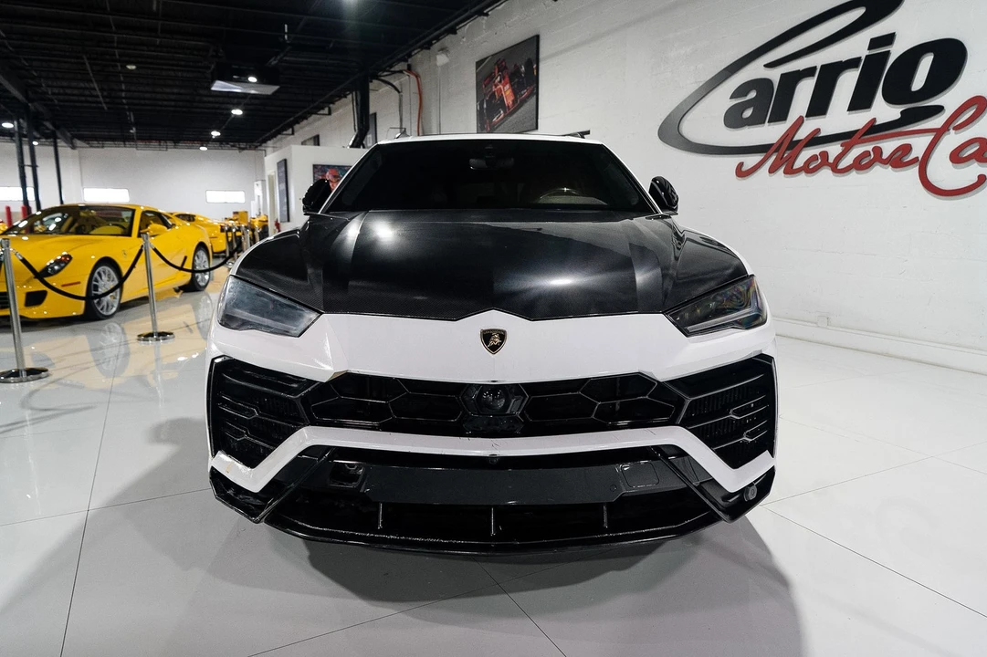 2019 Lamborghini Urus - Image 2 of 31