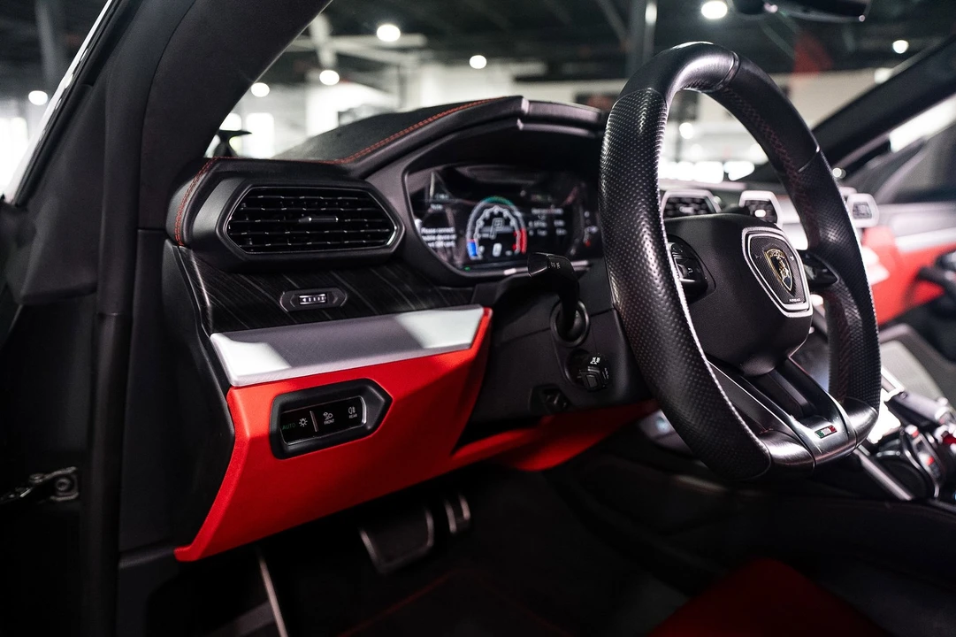 2019 Lamborghini Urus - Image 28 of 31