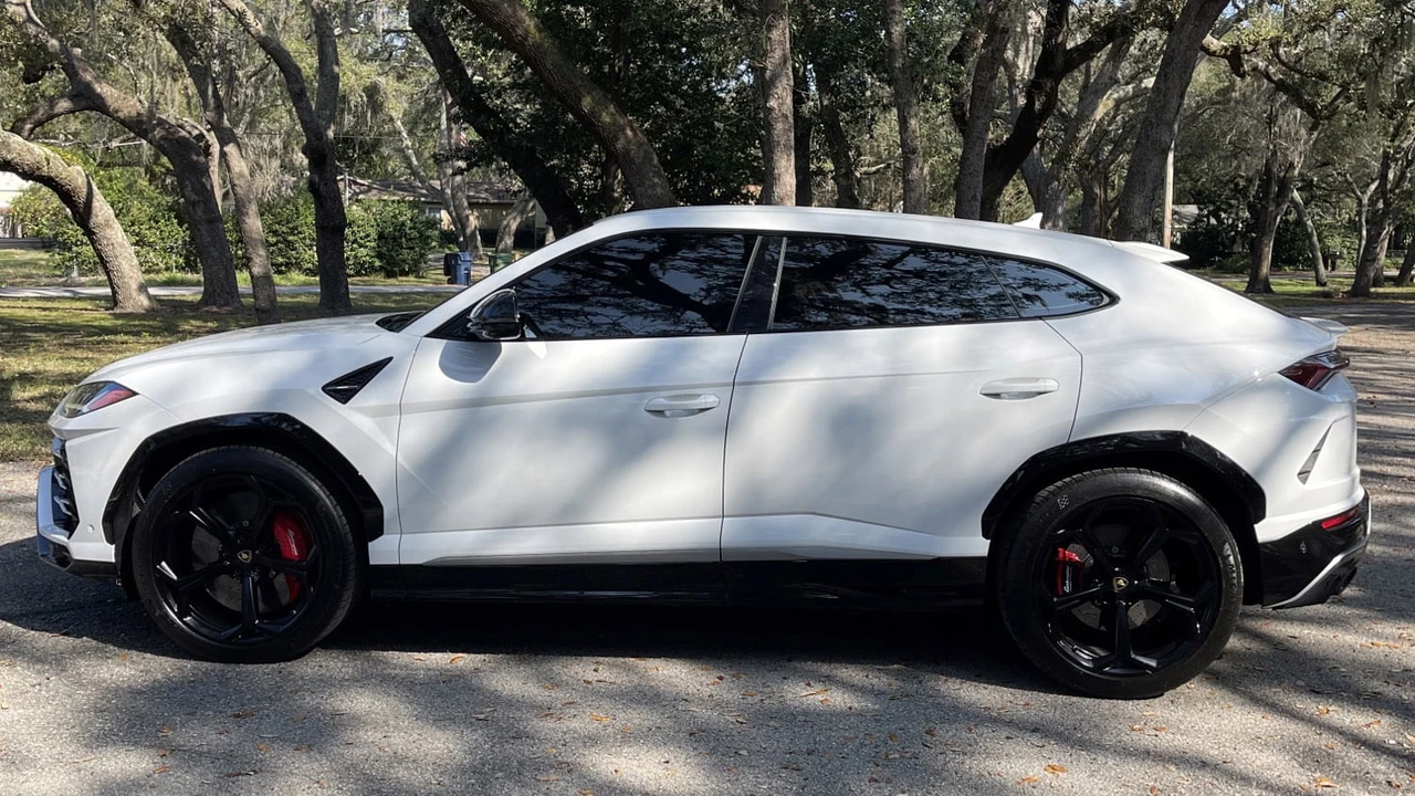2019 Lamborghini Urus - Image 2 of 30