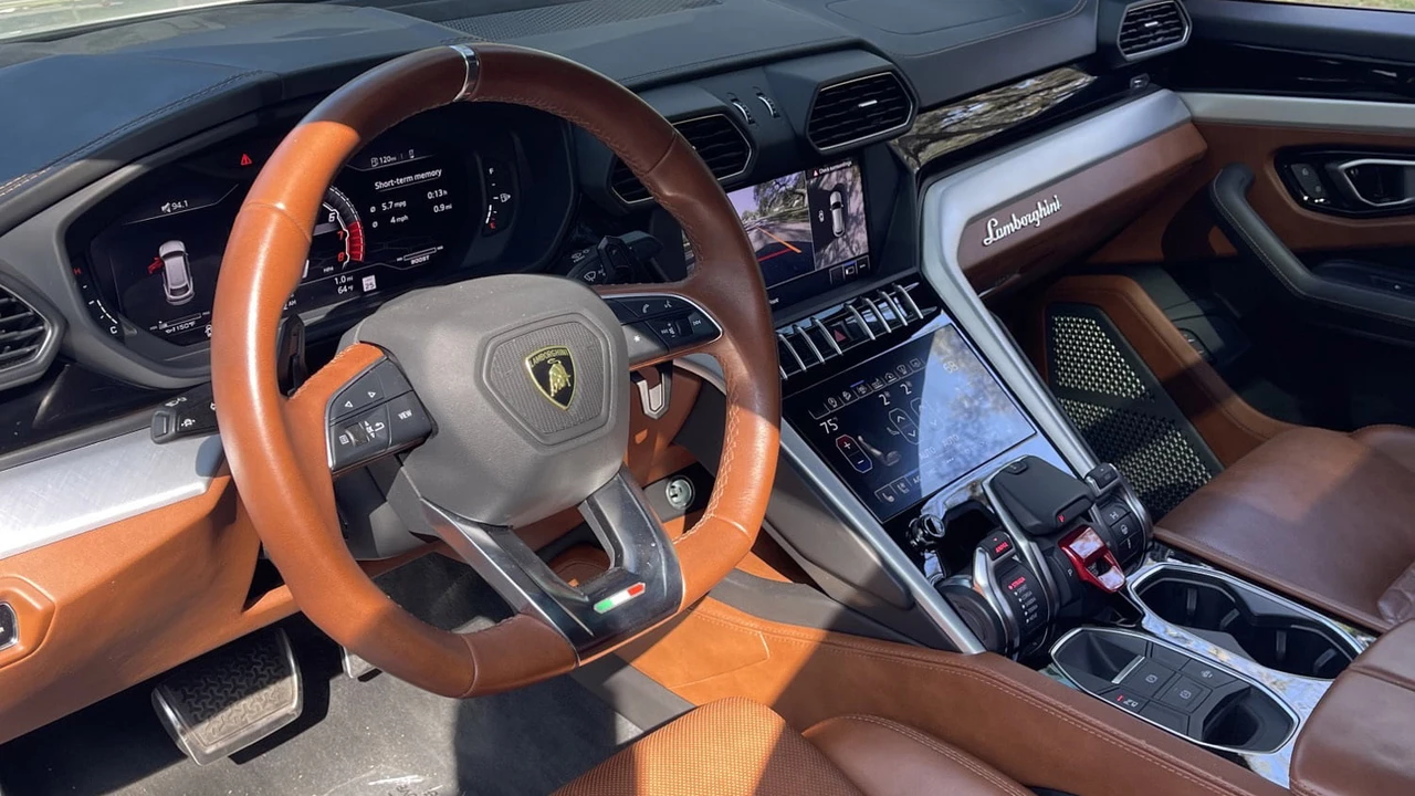 2019 Lamborghini Urus - Image 6 of 30
