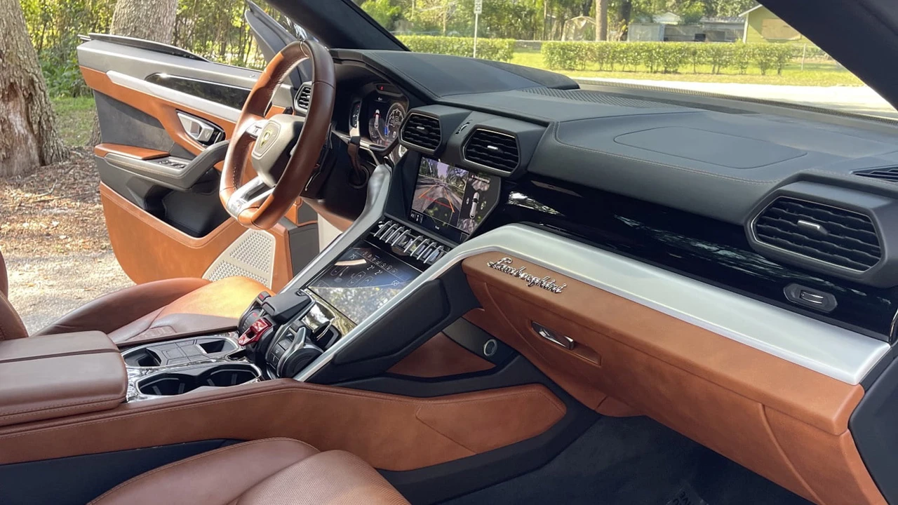 2019 Lamborghini Urus - Image 7 of 30