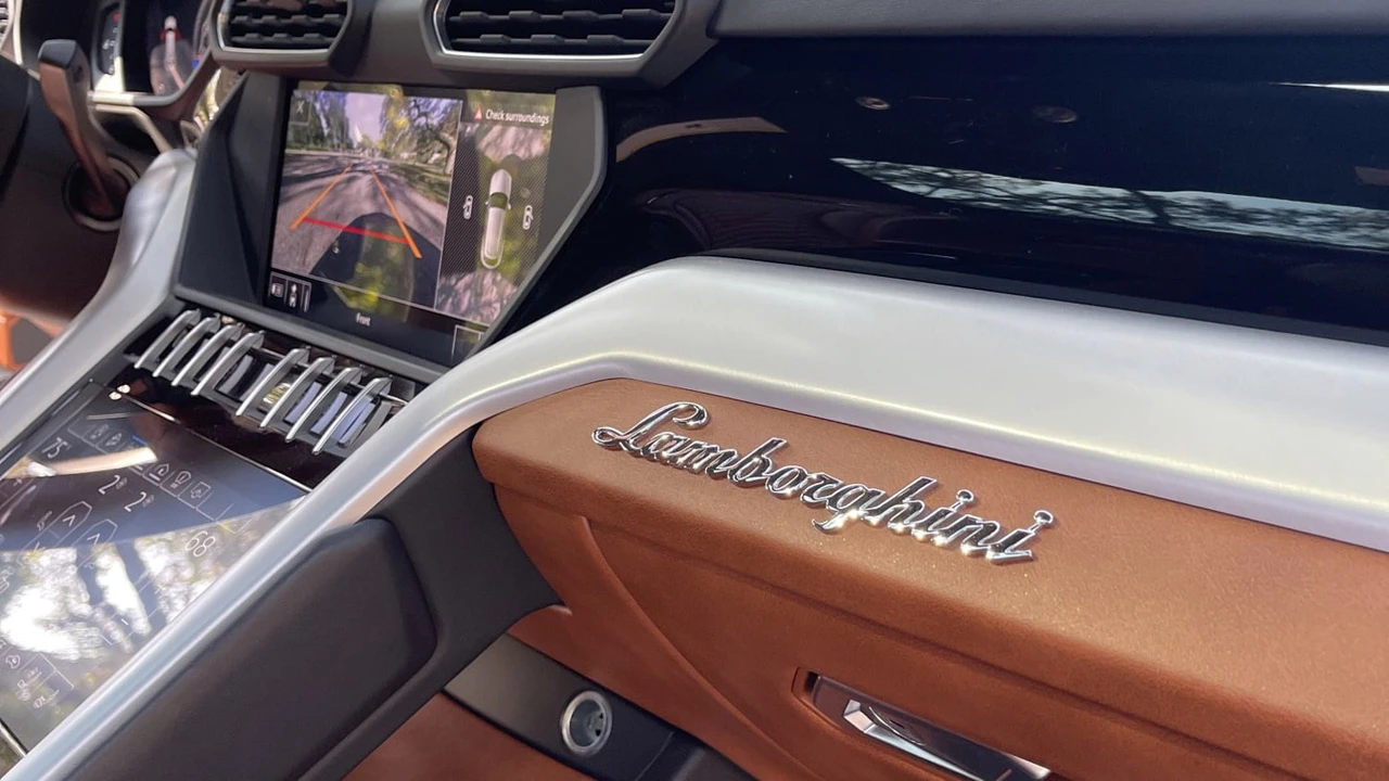 2019 Lamborghini Urus - Image 8 of 30