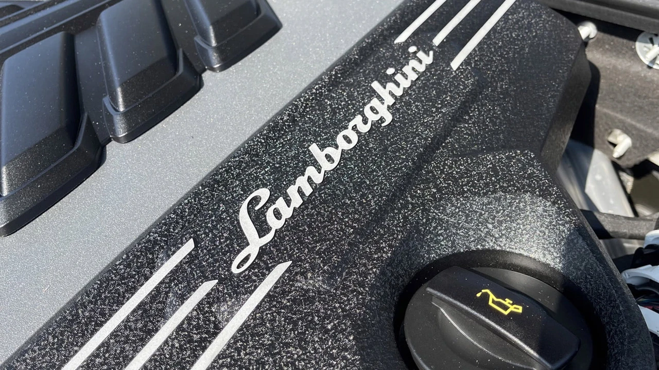 2019 Lamborghini Urus - Image 17 of 30
