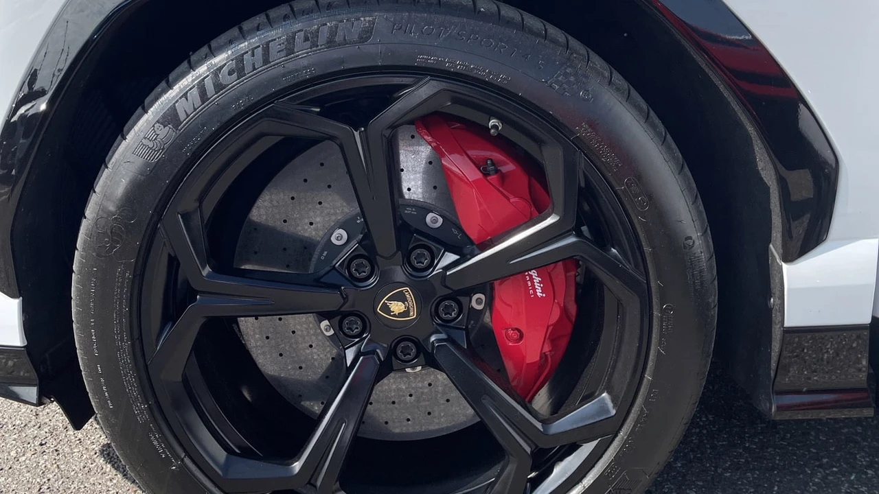 2019 Lamborghini Urus - Image 20 of 30