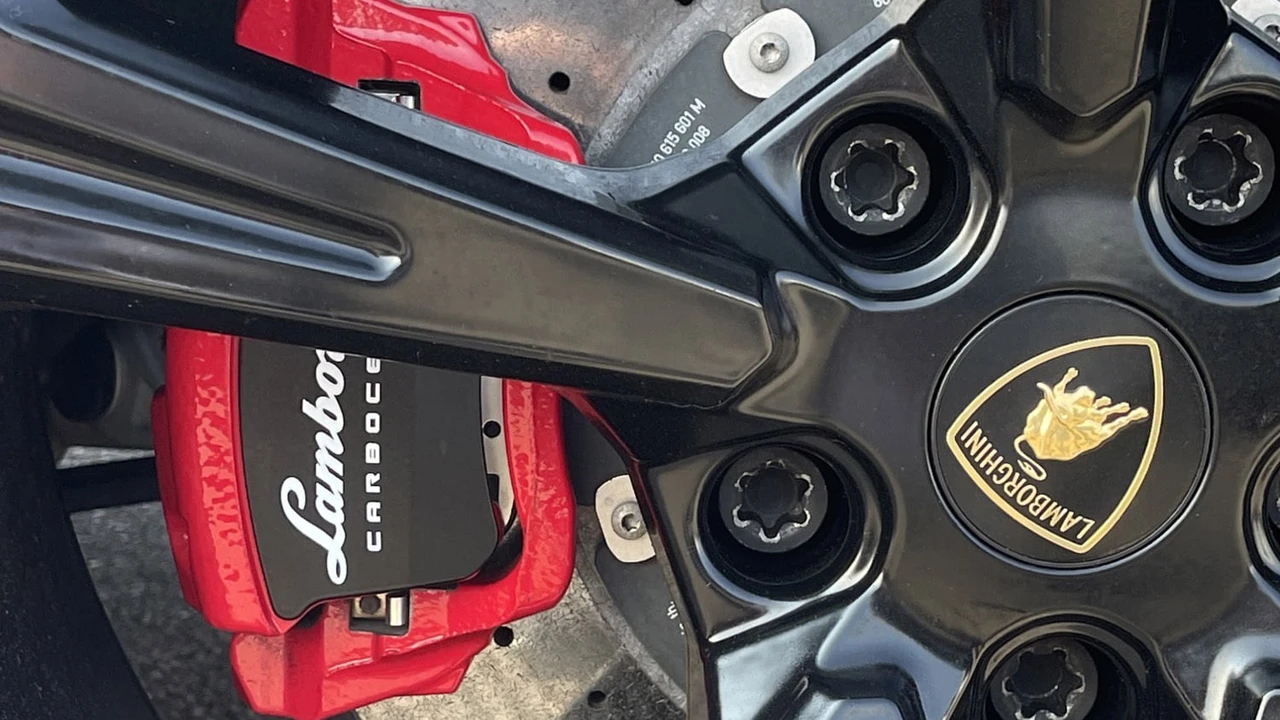 2019 Lamborghini Urus - Image 21 of 30