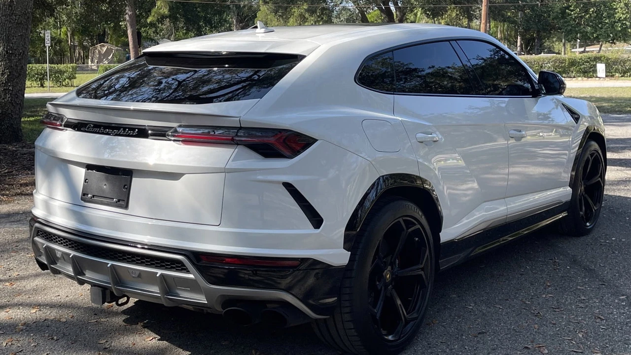 2019 Lamborghini Urus - Image 28 of 30