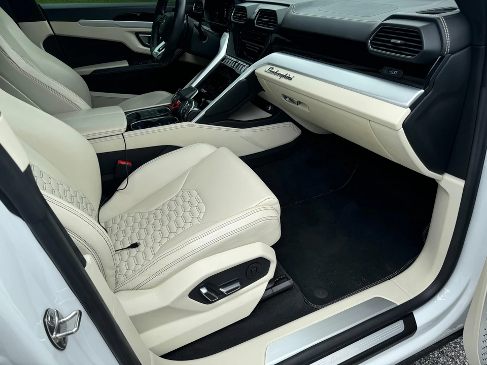2019 Lamborghini Urus - Image 31 of 31