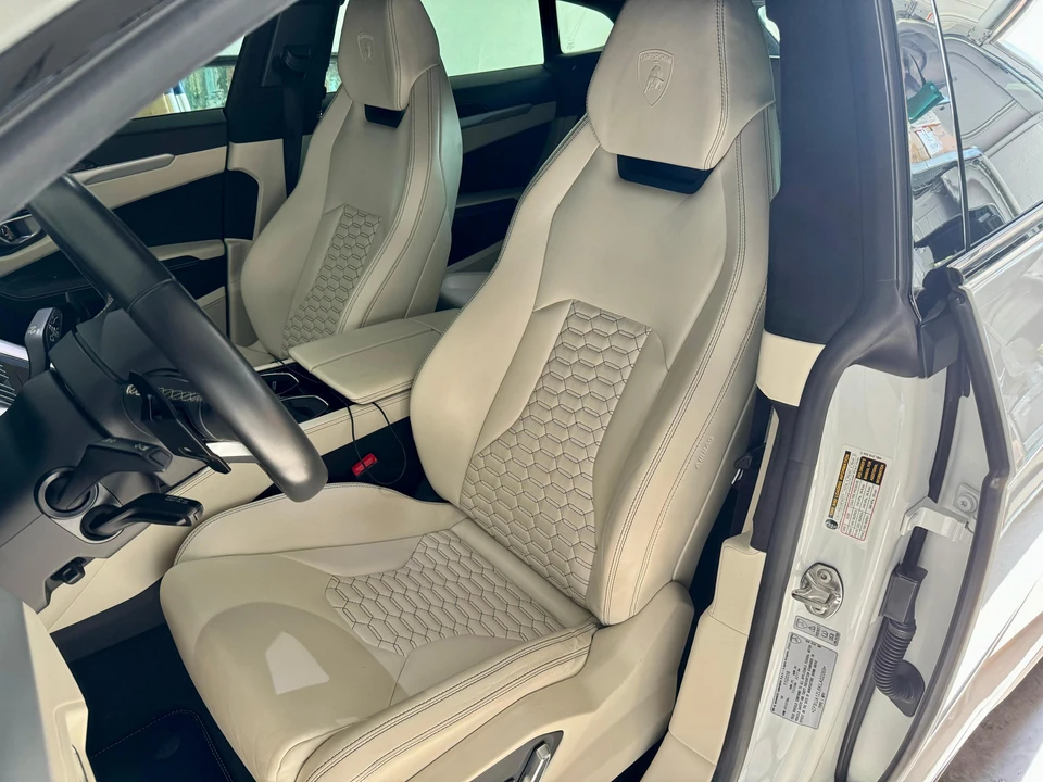 2019 Lamborghini Urus - Image 29 of 31