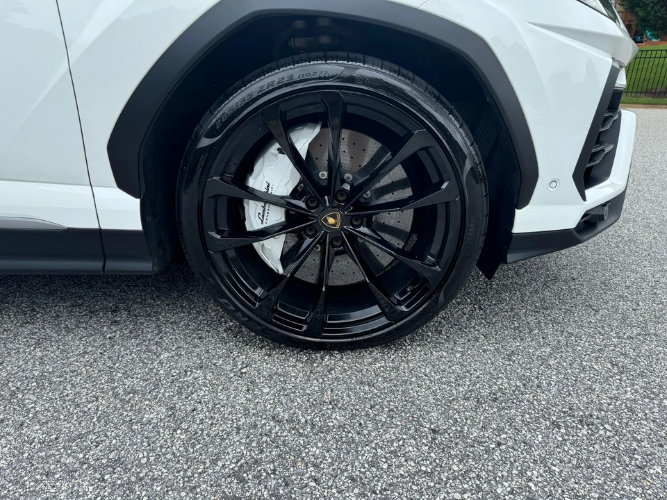 2019 Lamborghini Urus - Image 22 of 31
