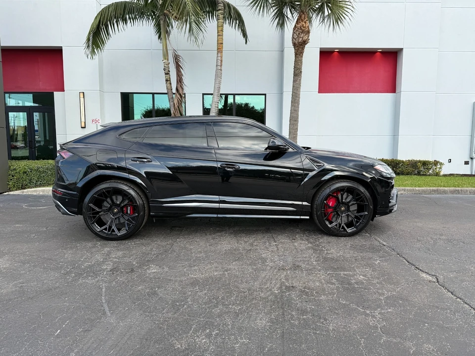 2019 Lamborghini Urus - Image 2 of 21