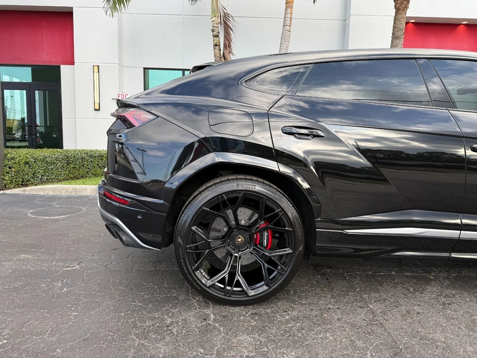 2019 Lamborghini Urus - Image 5 of 21