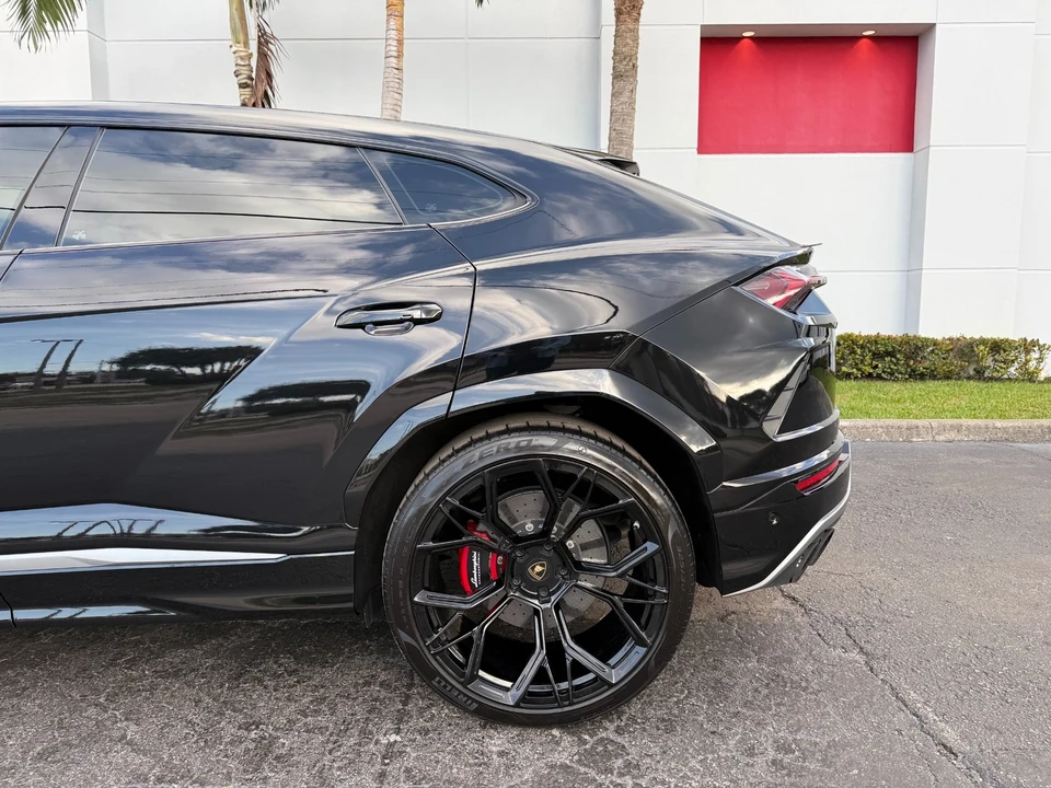2019 Lamborghini Urus - Image 13 of 21