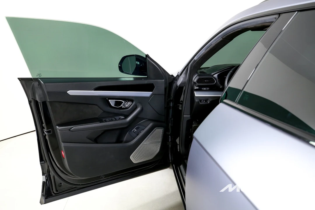 2019 Lamborghini Urus - Image 10 of 12