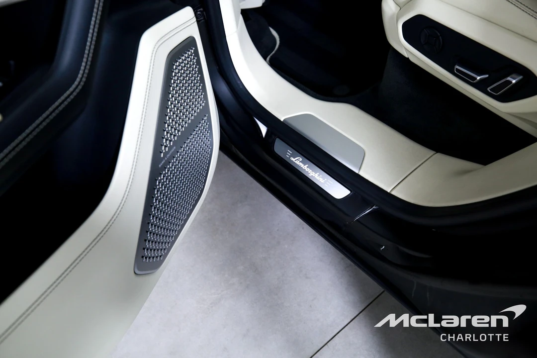 2019 Lamborghini Urus - Image 22 of 31