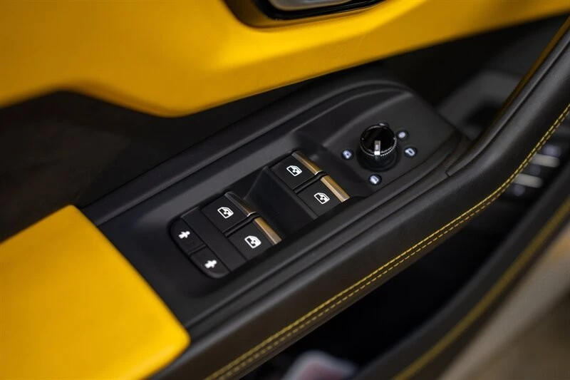 2019 Lamborghini Urus - Image 16 of 21