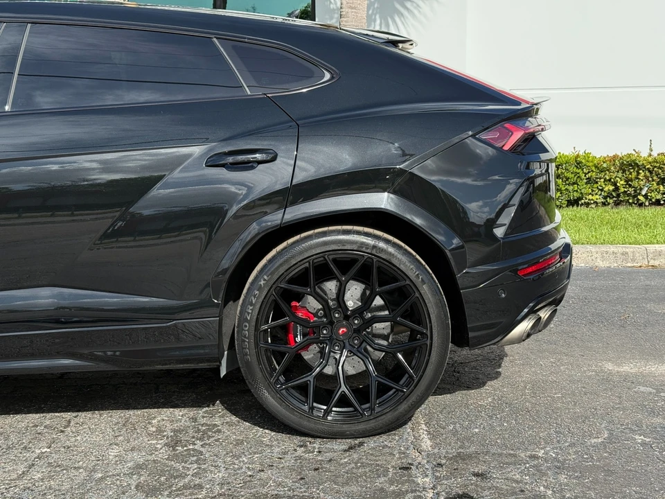 2019 Lamborghini Urus - Image 10 of 31