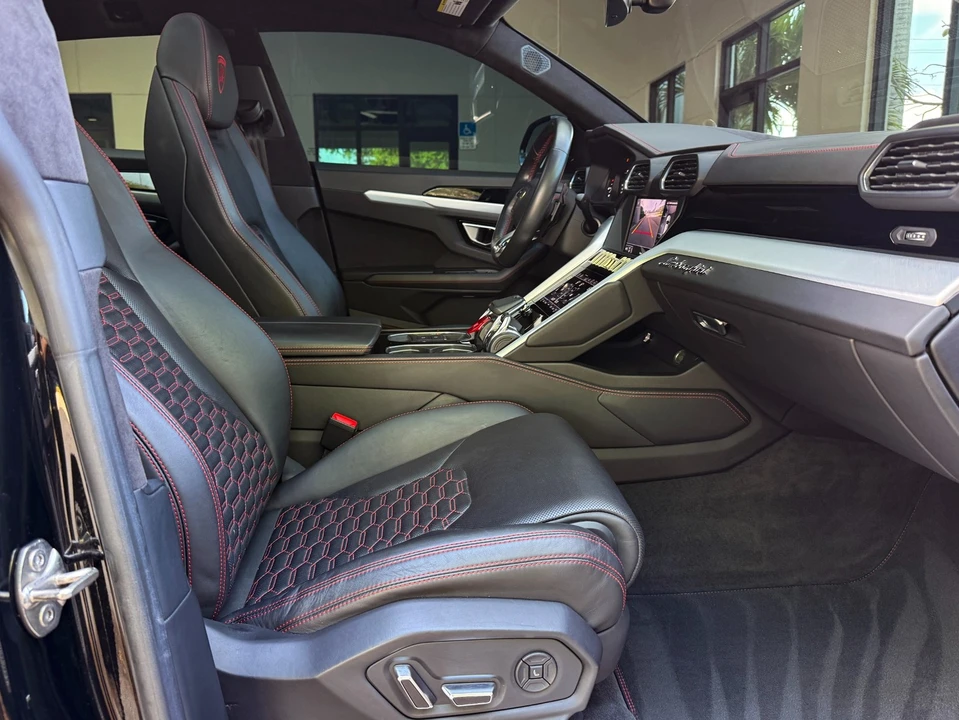 2019 Lamborghini Urus - Image 25 of 31