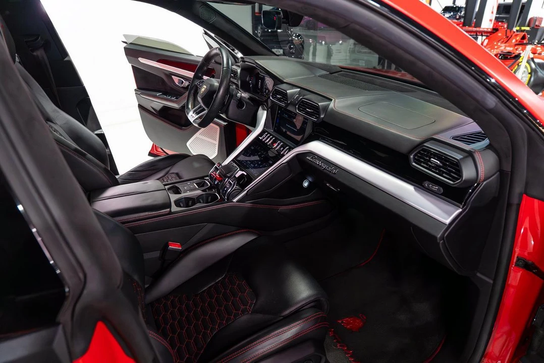 2019 Lamborghini Urus - Image 12 of 31