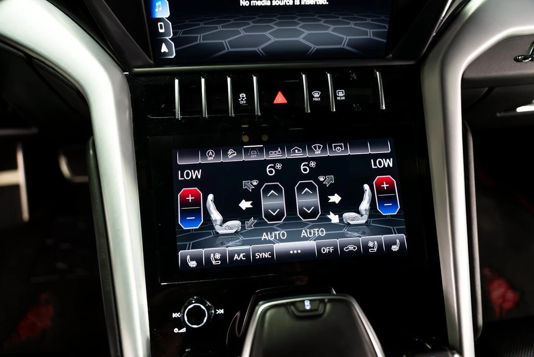 2019 Lamborghini Urus - Image 25 of 31