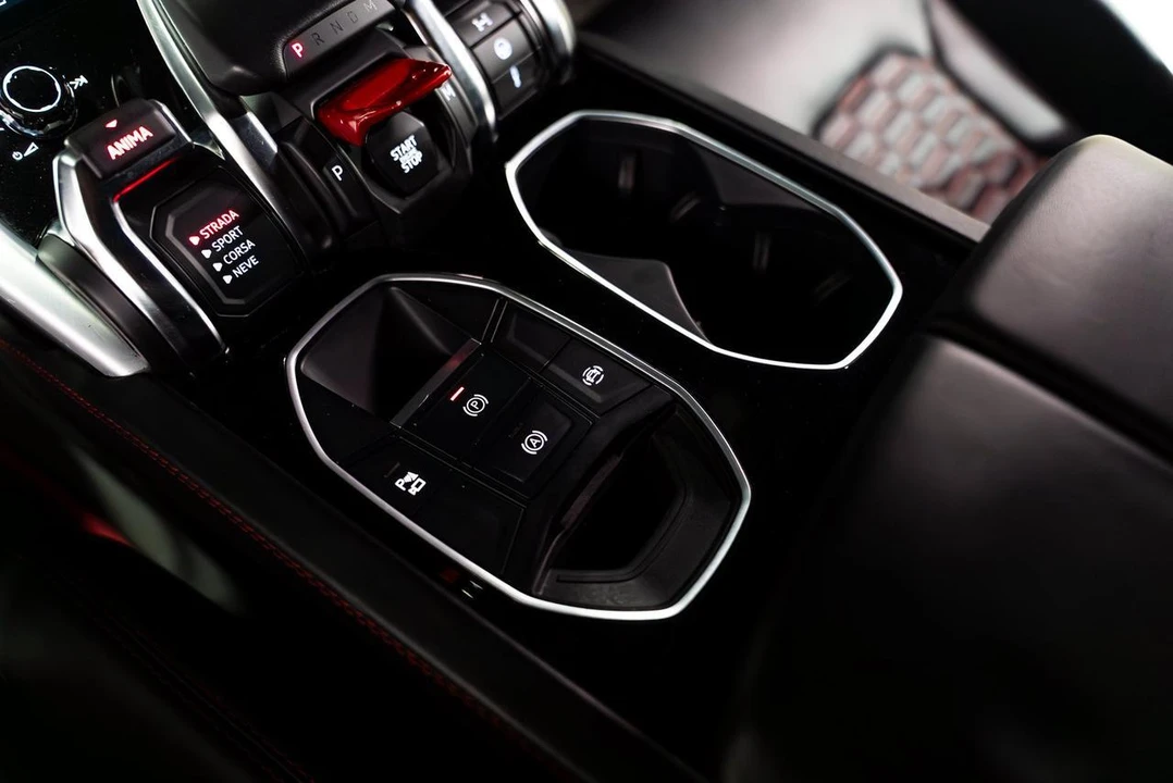 2019 Lamborghini Urus - Image 28 of 31