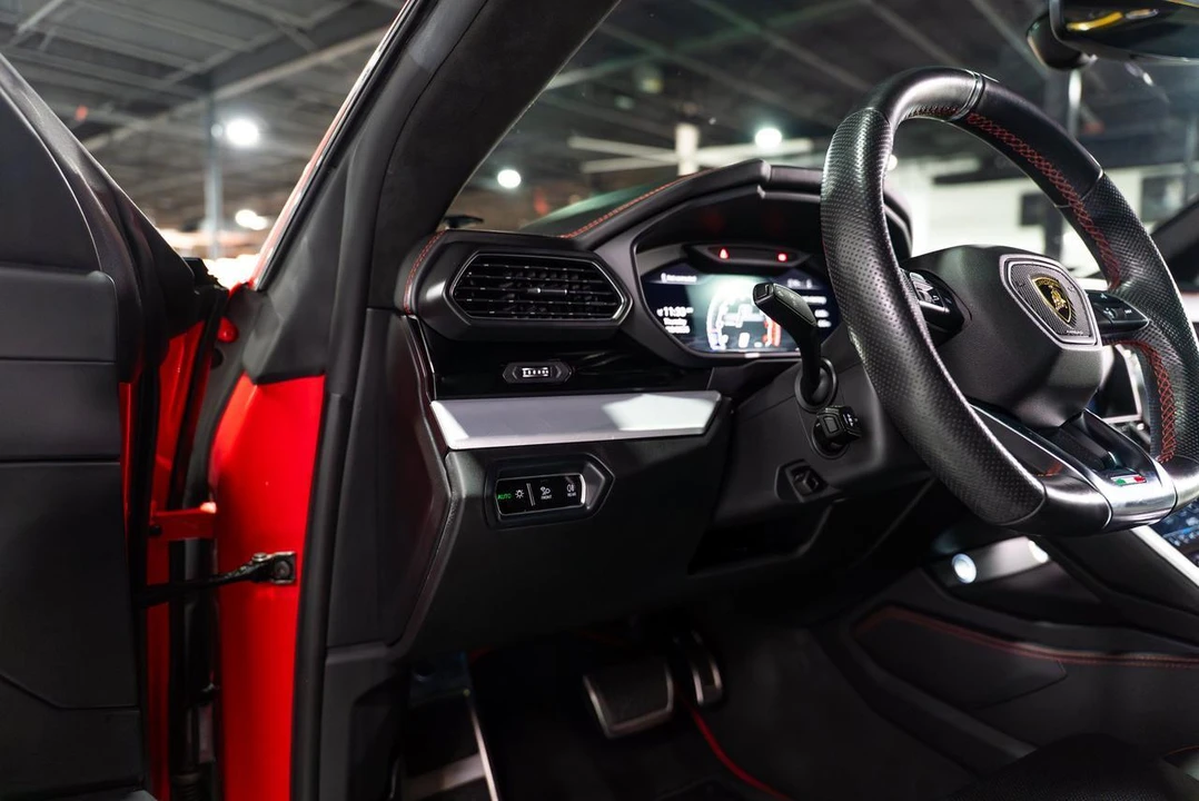 2019 Lamborghini Urus - Image 29 of 31