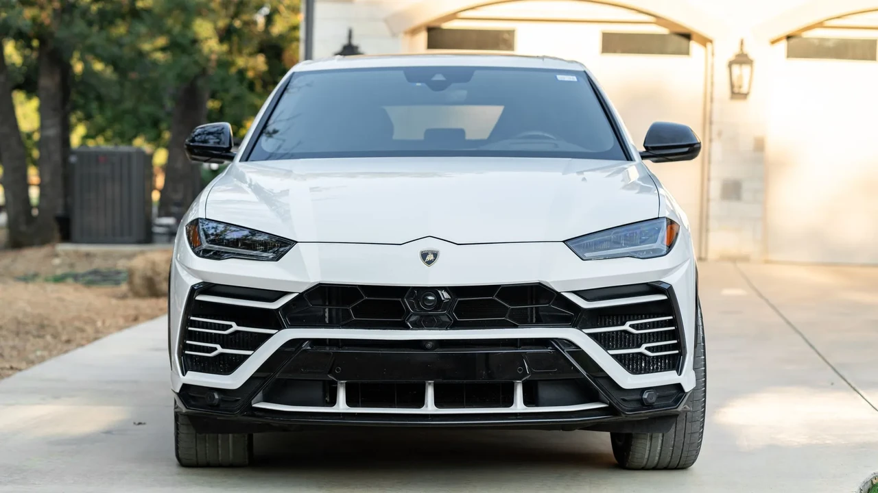 2019 Lamborghini Urus - Image 2 of 31