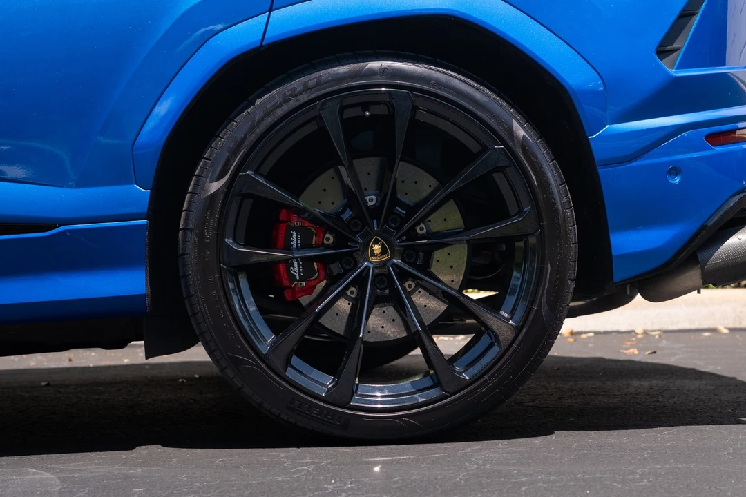 2019 Lamborghini Urus - Image 28 of 31
