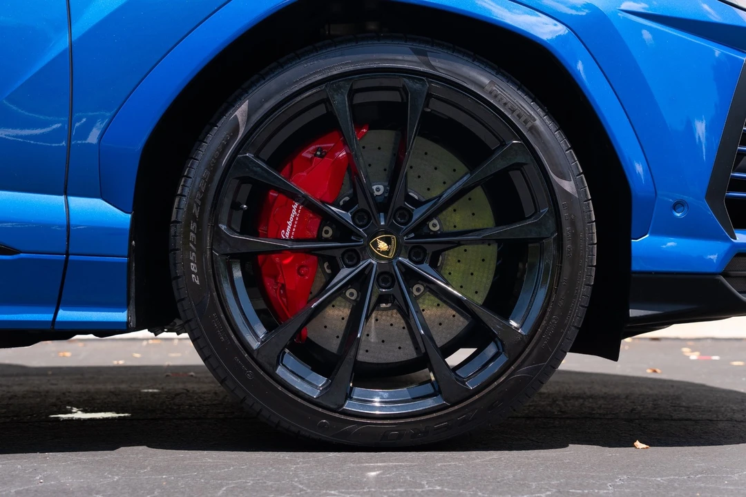 2019 Lamborghini Urus - Image 10 of 31