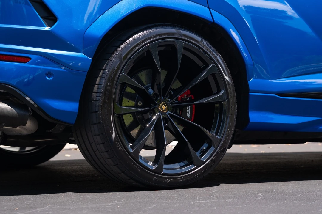 2019 Lamborghini Urus - Image 18 of 31