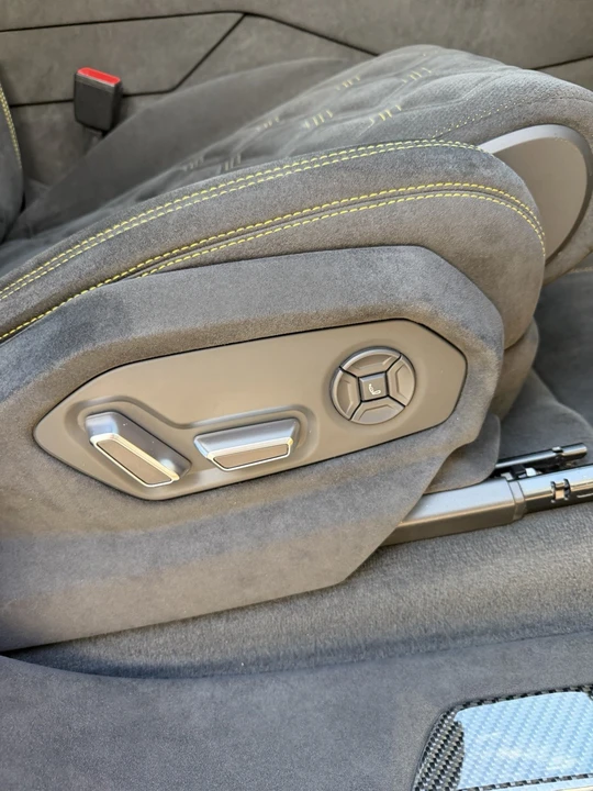 2019 Lamborghini Urus - Image 13 of 24