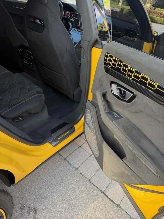 2019 Lamborghini Urus - Image 15 of 24